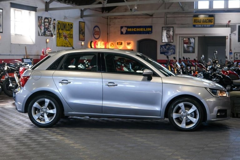 Audi A1 TFSI Sport Sportback MULTI-FUNCTION S/W DAB RADIO E/WINDOWS