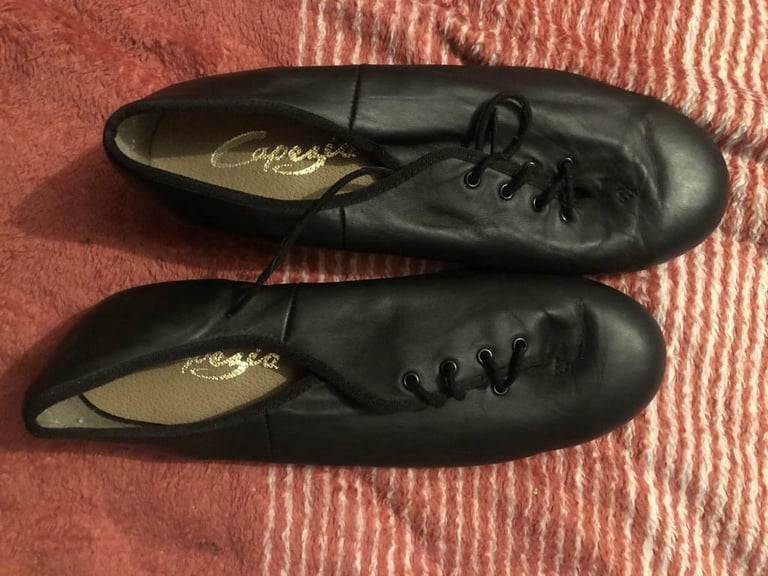 Capezia leather tap shoes size 8