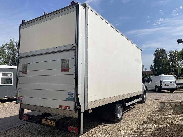 Iveco Daily 70C18 20FT Luton Box Van Taillift Truck Diesel Auto 7.2 Ton Lorry
