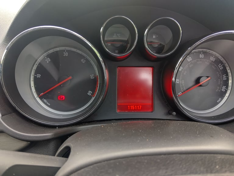 Vauxhall, INSIGNIA, Hatchback, 2011, Manual, 1956 (cc),5 doors - Image 5