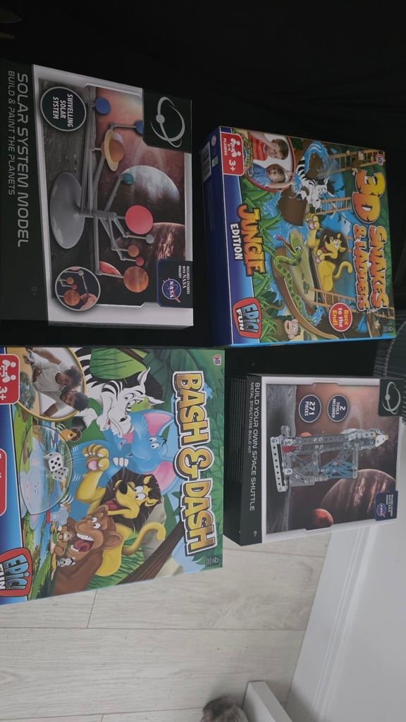 Model and family game set of 4