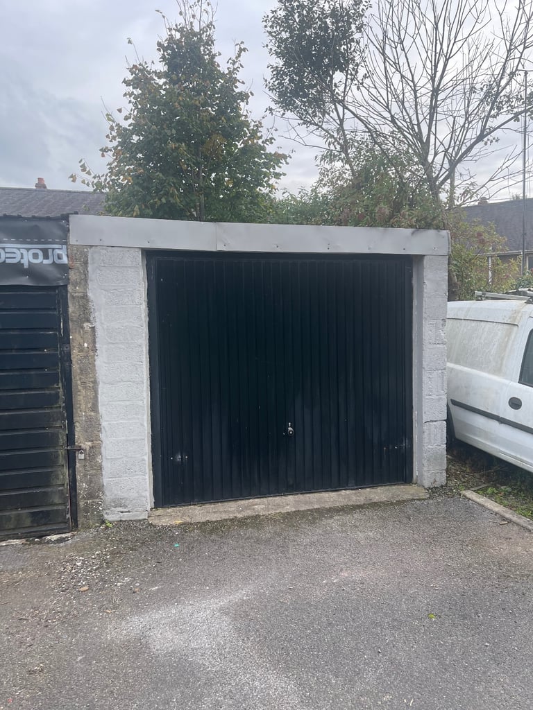 Garage for sale in Glynneath/Chain Road Tai Tarian Lease Hold.  Long Term