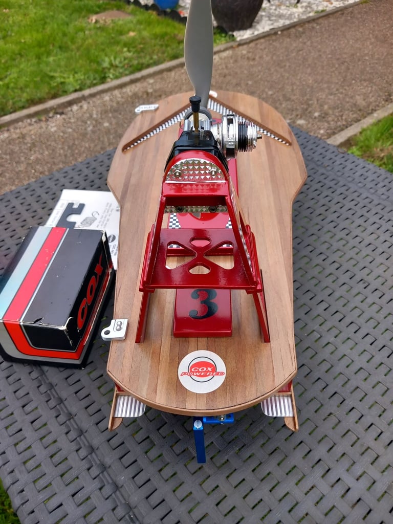 Model Boat. Cox Powered Hydroplane Vintage USA 