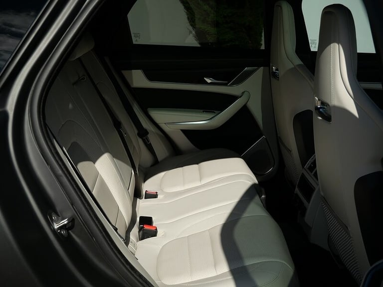 2022 Jaguar F-Pace 2.0 D200 MHEV R-Dynamic HSE SUV 5dr Diesel Auto AWD Euro 6 (s/s) (204 ps) SUV ...