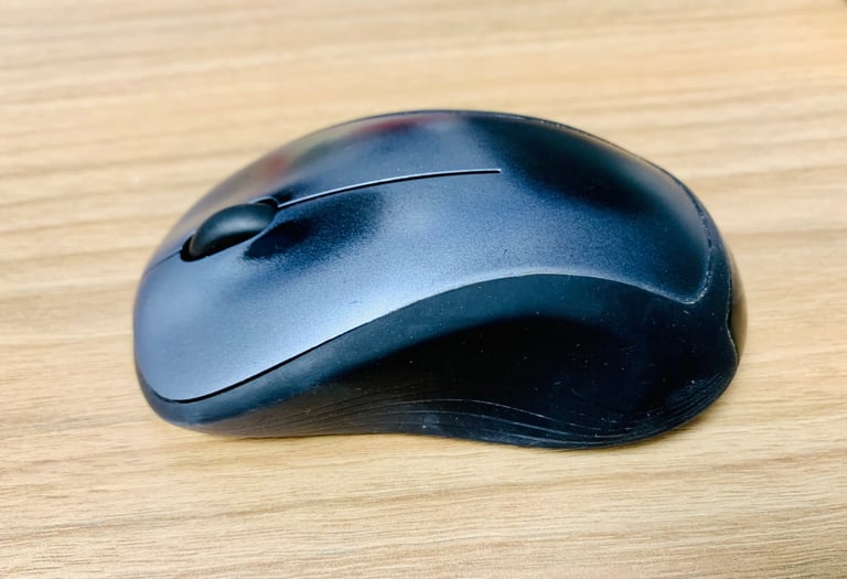 Logitec Wireless mouse and Keyboard