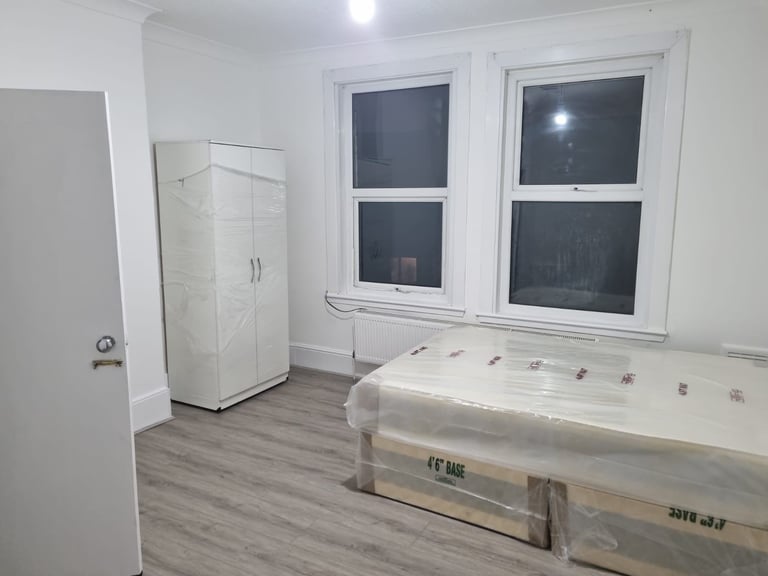 Modern Studio Flat – £1,275/month 