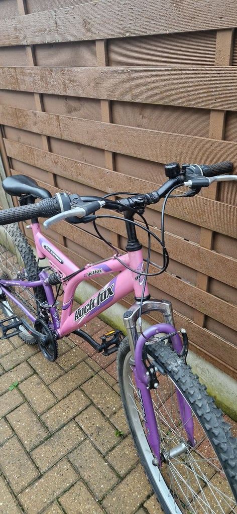 ROCKFOX REFLEX DUAL SUSPENSION 18 INCH FRAME 26 INCH WHEELS. VERY GOOD.