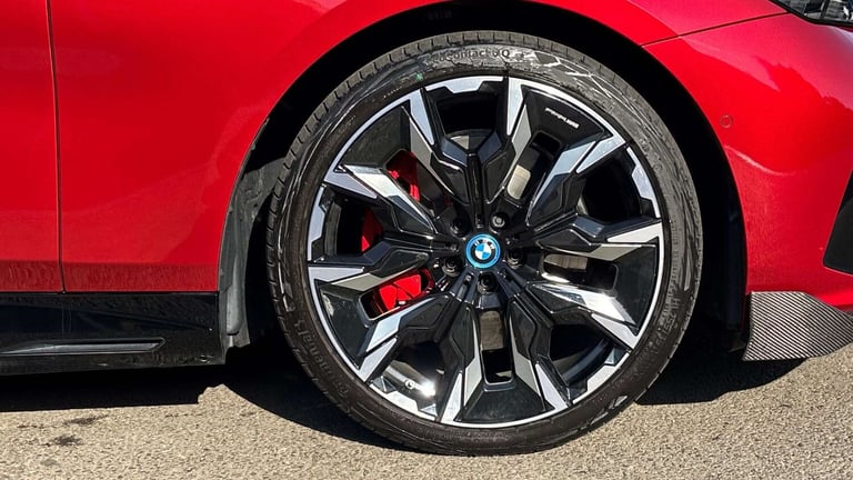 2025 BMW 5 Series 550e xDrive M Sport Pro 4dr Auto SALOON PETROL/ELECTRIC Automatic