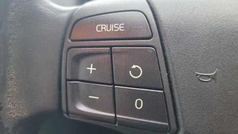 2012 Volvo S40 2.0 SE Lux Edition 4dr Saloon Petrol Manual