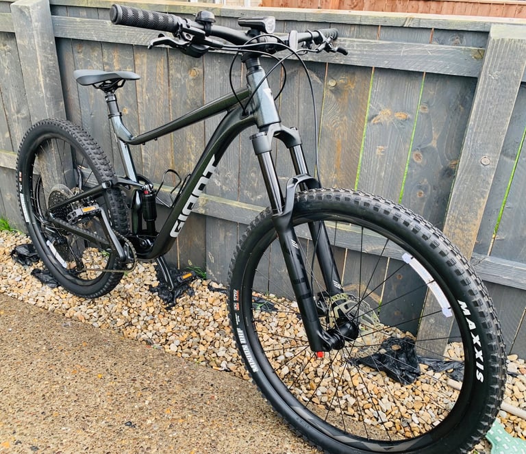 2024 Giant stance 2 xl 29 full sus rode once brand new 