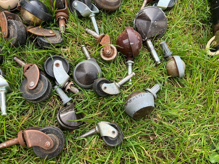 LARGE JOB LOT BUNDLE OF VINTAGE RETRO MCM LEGS FEET WHEELS FURNITURE 