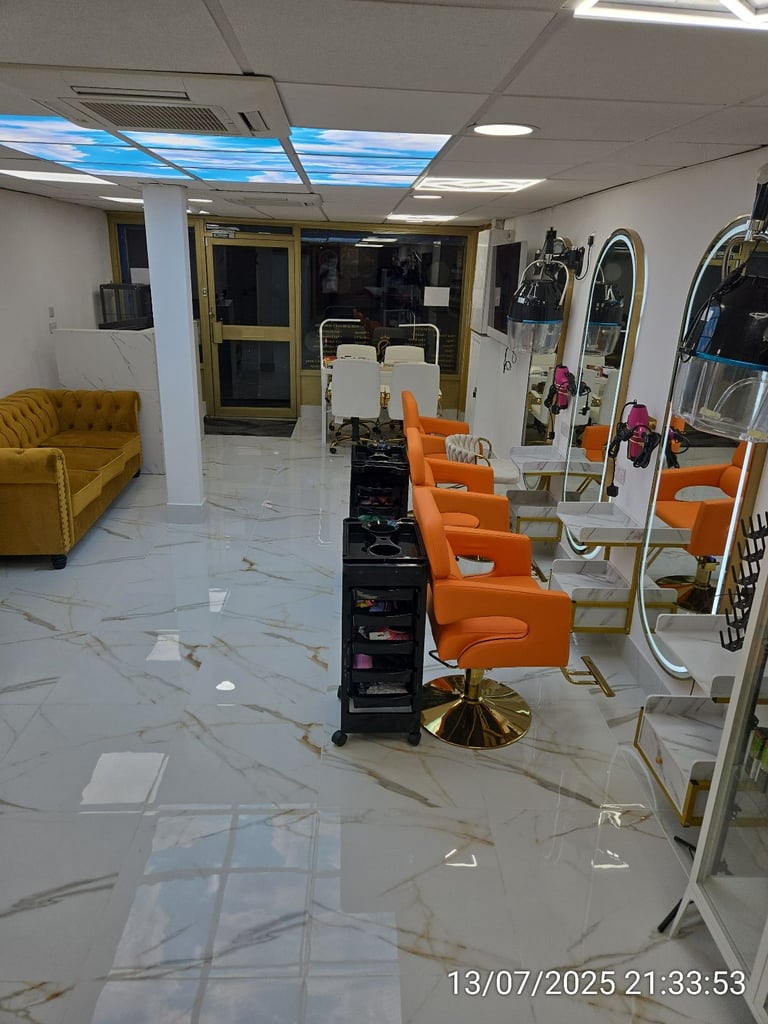 Hair Stylist Chair for rent