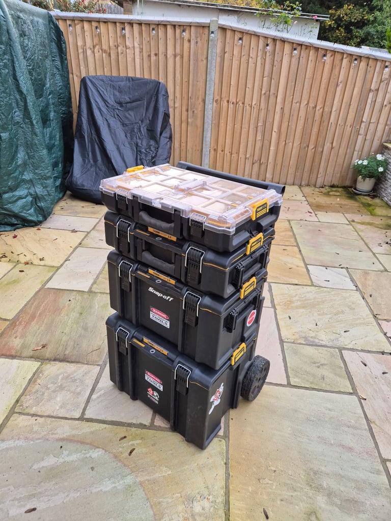 Dewalt Toughsystem 2.0 stacking tool box