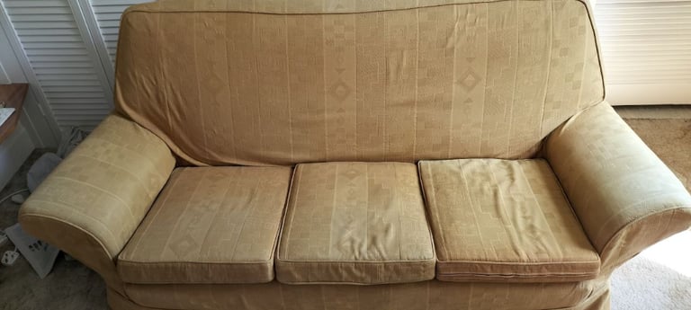 Nice 3-seater sofa to give away 