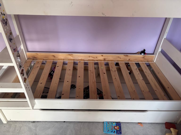 Bunk bed