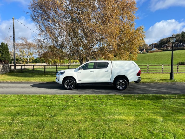 TOYOTA HILUX 2.4 D-4D 150PS INVINCIBLE MANUAL 4WD 4X4 PICKUP 71 REG 65,300 MILES