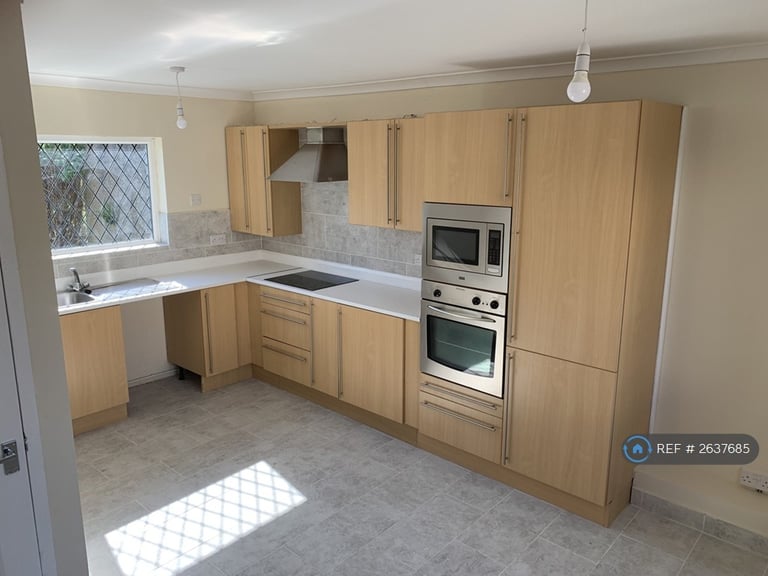 image for 3 bedroom house in Haldane Court, Caerphilly, CF83 (3 bed) (#2637685)
