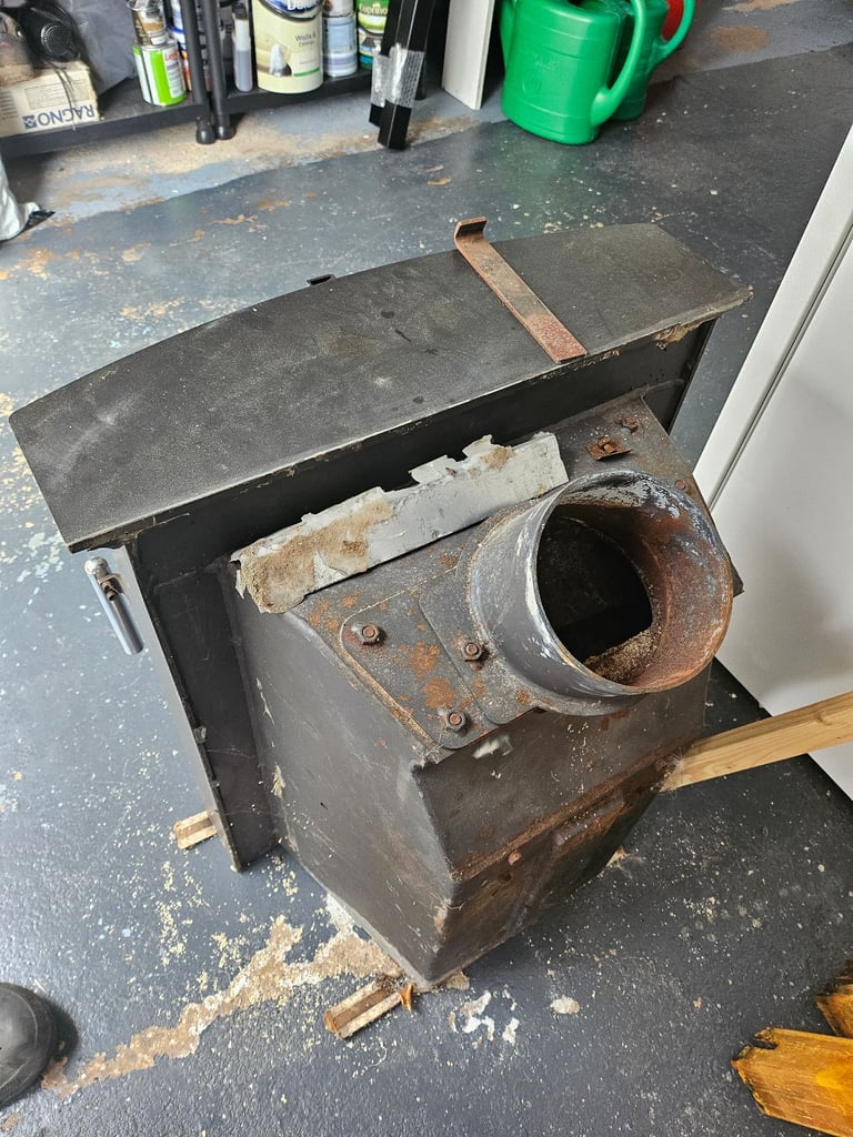 Pevex Newbourne 40 4.5kw inset multi fuel stove.