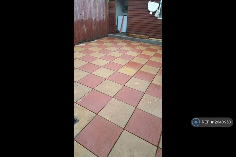 Studio flat in Mitcham Road, Croydon, CR0 (#2640953)