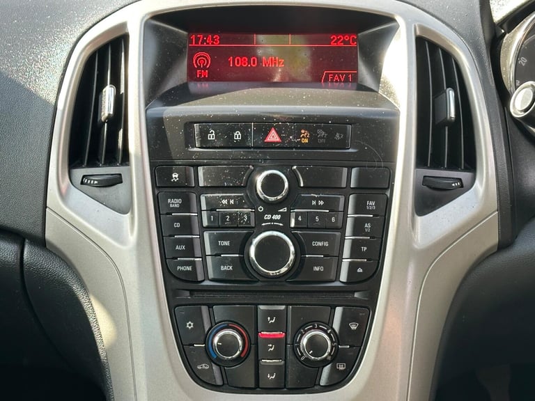 2011 Vauxhall Astra 1.4 16v Exclusiv Euro 5 5dr HATCHBACK Petrol Manual
