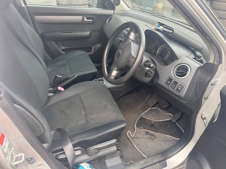Suzuki swift 1.3 automatic 2006 silver BREAKING FOR PARTS 