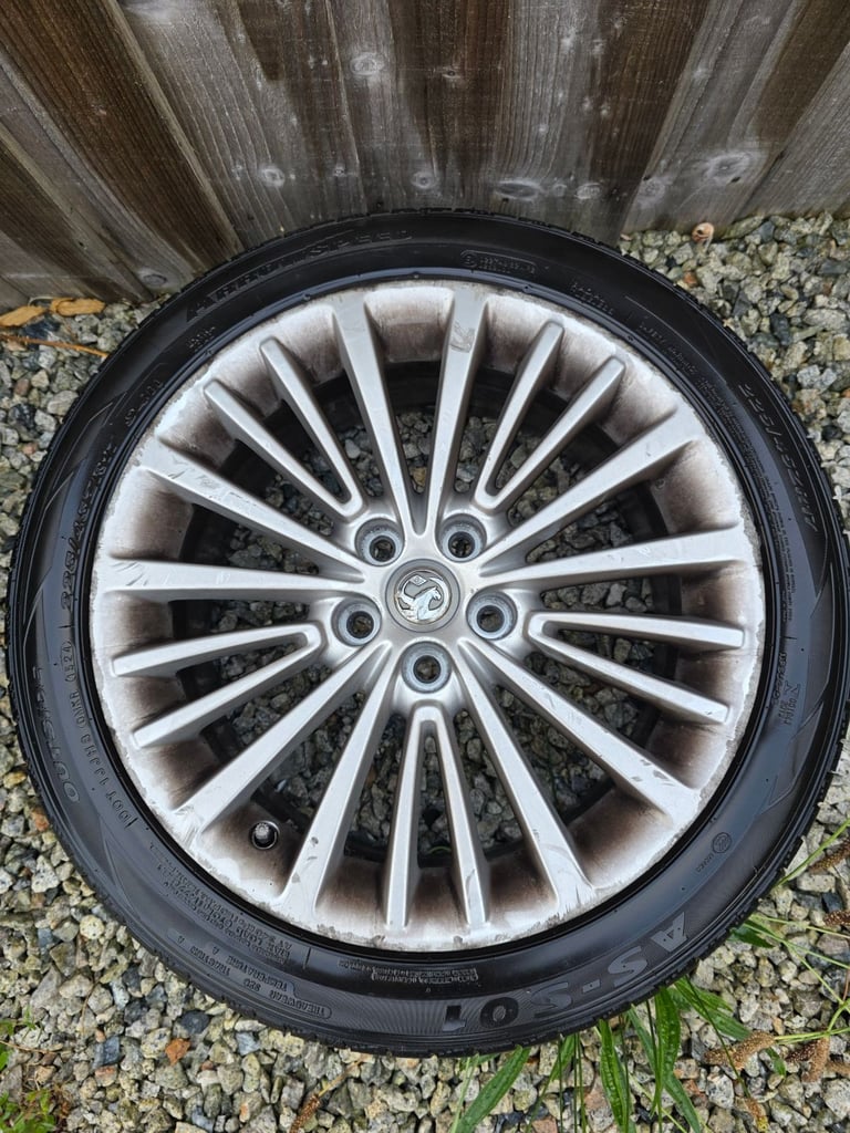 Alloy wheels plus tyres