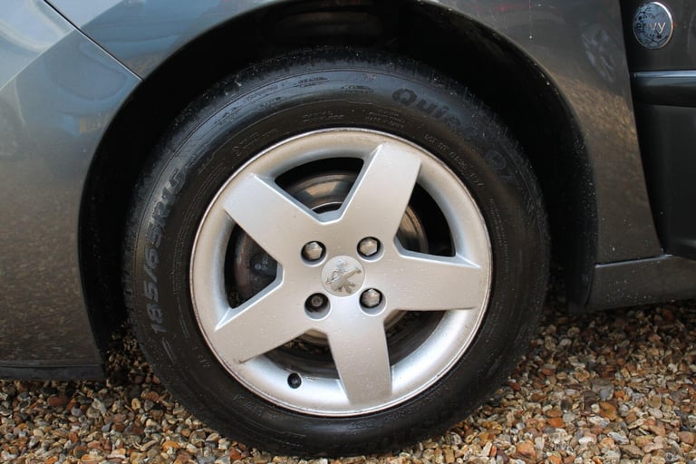 2011 Peugeot 207 1.4 Envy Euro 5 3dr HATCHBACK Petrol Manual