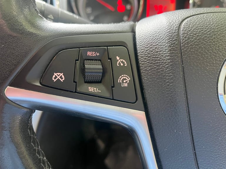 2014 Vauxhall Astra ELITE CDTI S/S ESTATE 6 SPEED MANUAL. Estate Diesel Manual