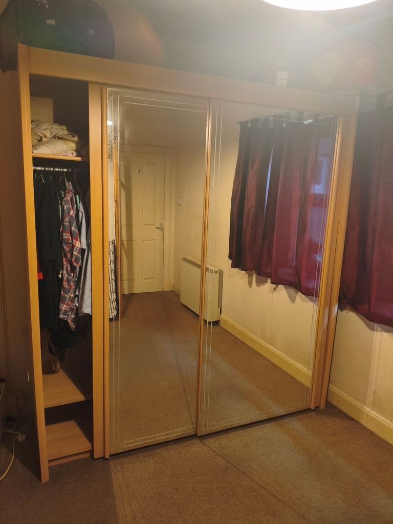 image for Double mirrored wardrobe 