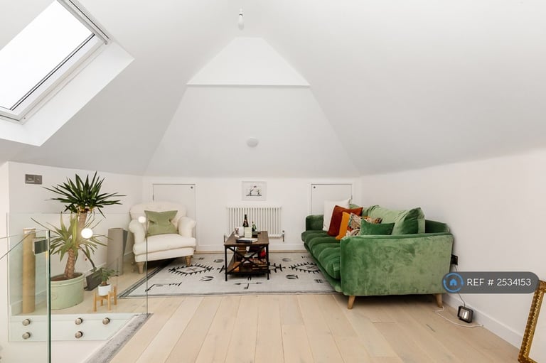 1 bedroom flat in Ambleside Avenue, London, SW16 (1 bed) (#2534153)