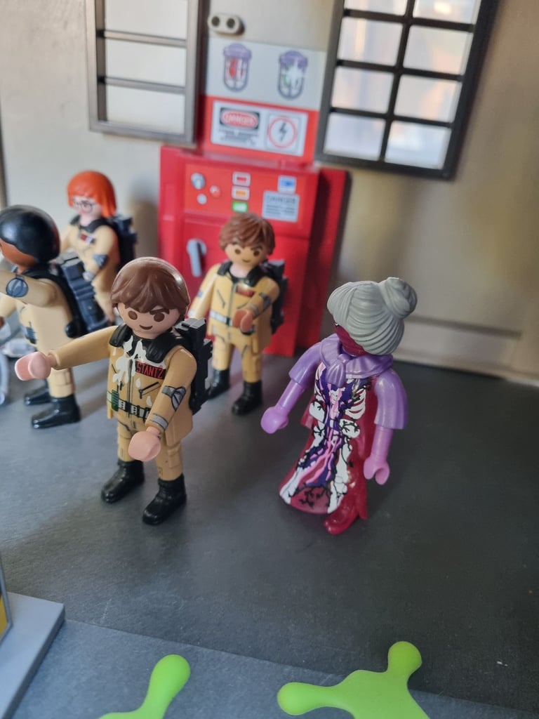 Playmobil ghostbusters tower and car playset