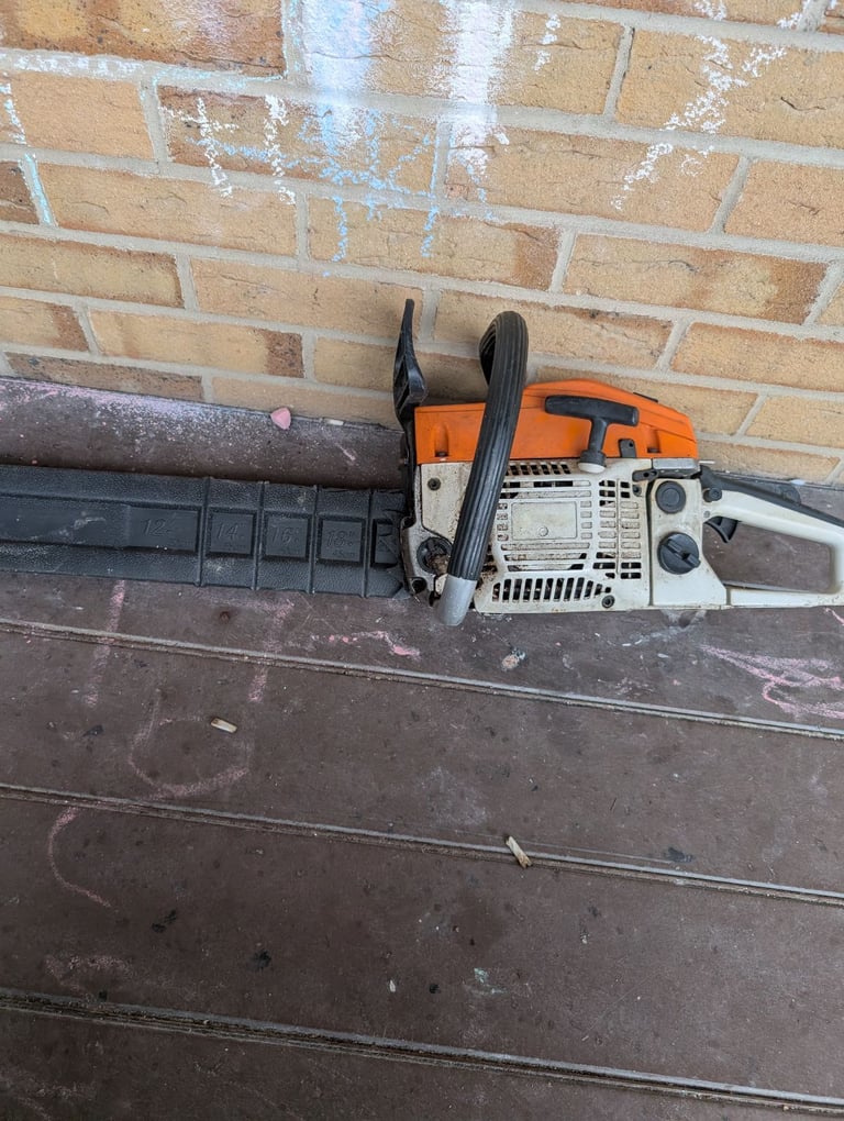 Petrol chainsaw 