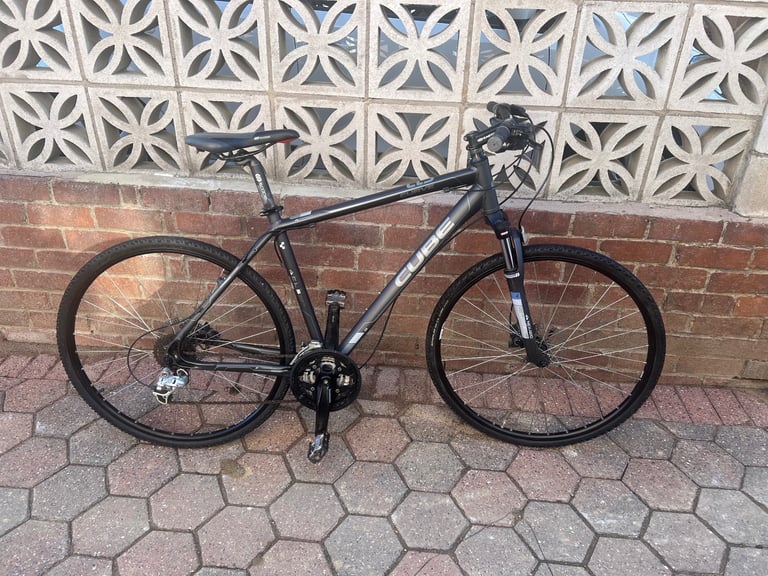 Cube hybrid bike 