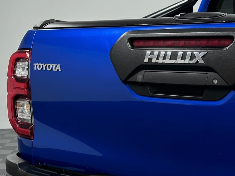 2021 (71) Toyota Hilux Invincible X Pickup Double Cab 2.8 D-4D Auto ( 204 bhp )