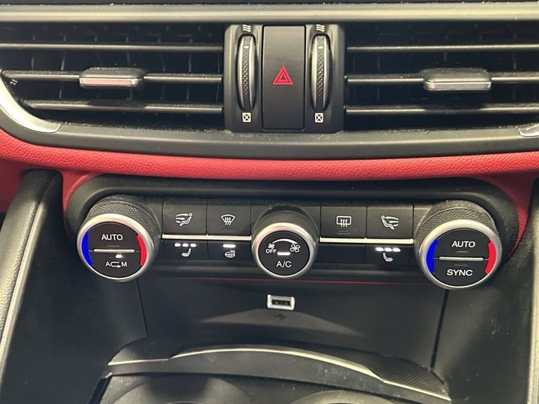 2018 Alfa Romeo Giulia 2.0T Veloce Saloon 4dr Petrol Auto Euro 6 (s/s) (280 ps) Saloon Petrol Aut...