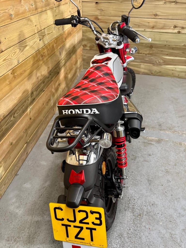 Honda Z 125 Monkey Bike / 2023 model / JUST 326 MILES!