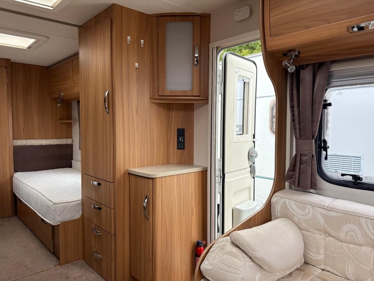 LUNAR CLUBMAN SB- FIXED SINGLE BEDS + END WASHROOM + MOTORMOVER