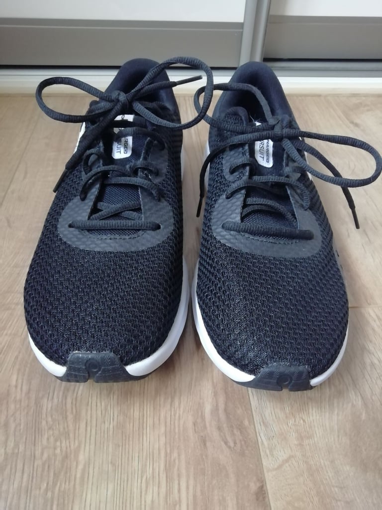 Under Armour trainers - size 8