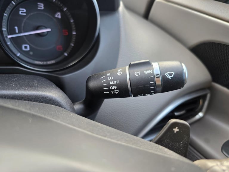 2016 Jaguar XE 2.0d Prestige Auto Euro 6 (s/s) 4dr Saloon Diesel Automatic