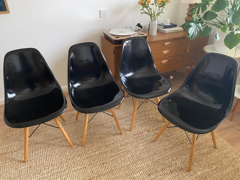 image for Set of 4 mid-century style dining chairs 