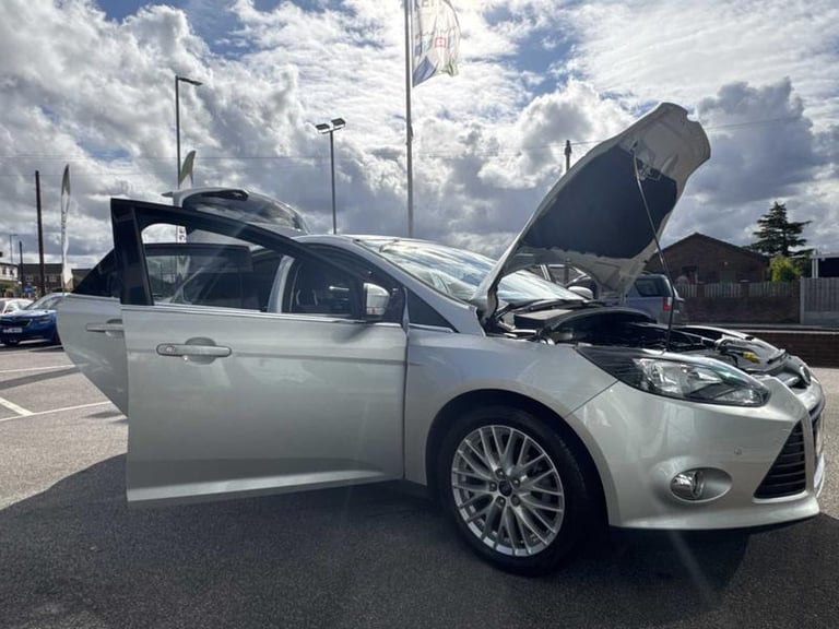 2014 Ford Focus 1.6 125 Zetec Navigator 5dr Powershift HATCHBACK PETROL Automatic