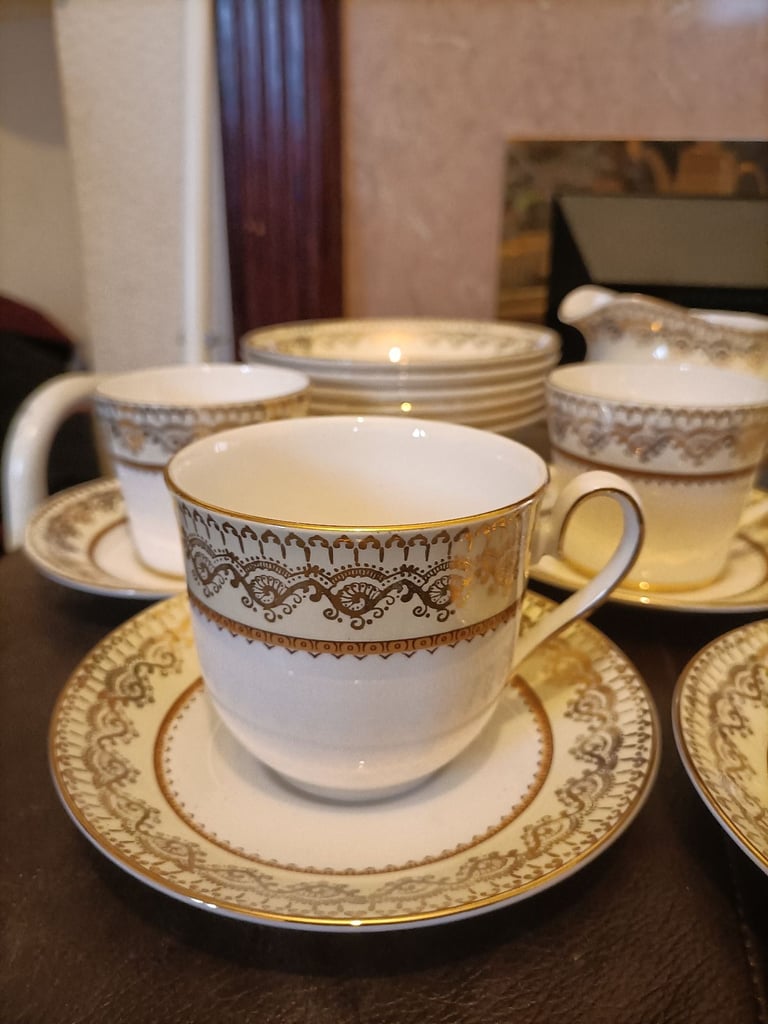 Elizabethan vintage fine china set. As per pictures. Collection only 
