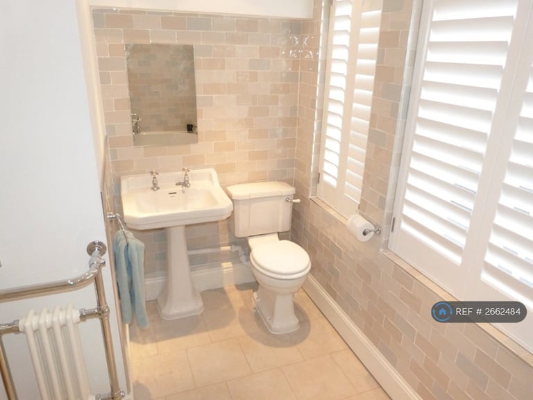 3 bedroom flat in Cheltenham Crescent, Harrogate, HG1 (3 bed) (#2662484)