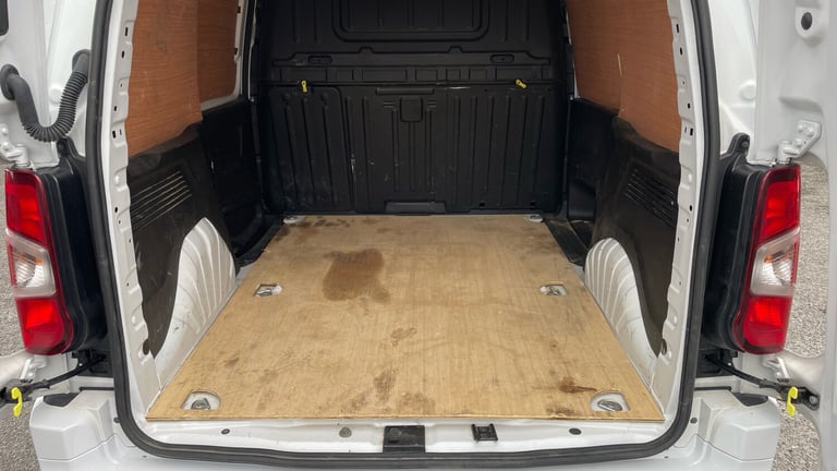 2022 Vauxhall Combo 2300 1.5 Turbo D 100ps H1 Sportive Van PANEL VAN DIESEL Manual