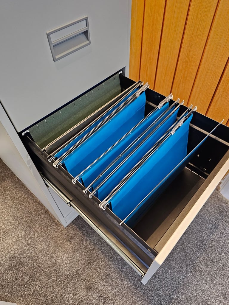 3 drawer filing cabinet with file holders 