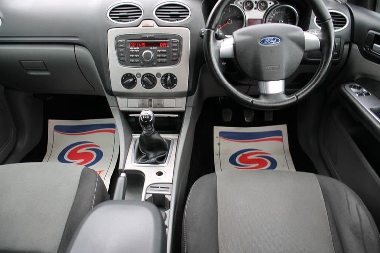2011 Ford Focus 1.6 Zetec 5dr HATCHBACK PETROL Manual