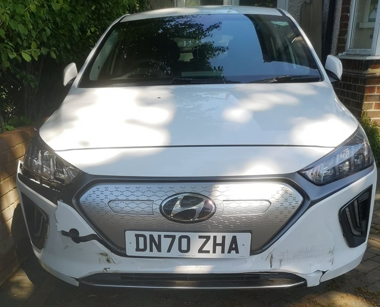 BARGAIN 1/2 PRICE Hyundai IONIQ EV 2020 33k,MOT+TAX,repairs: bumper,light,Rad