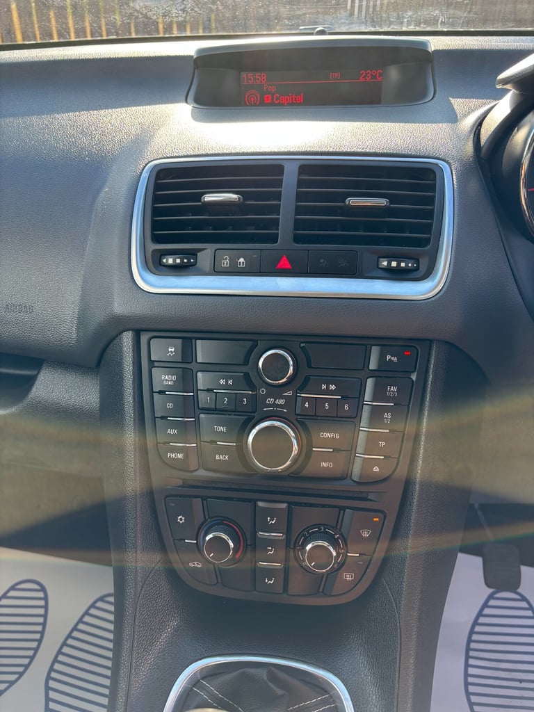 2012 Vauxhall Meriva 1.4i 16V SE 5dr MPV Petrol Manual