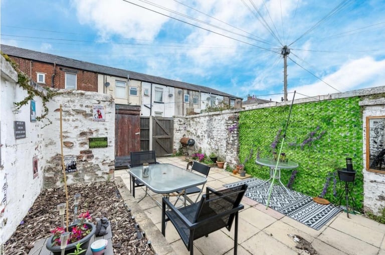 3 Bedroom Mid-Terrace for rent, Bury BL8- £1,200 pm