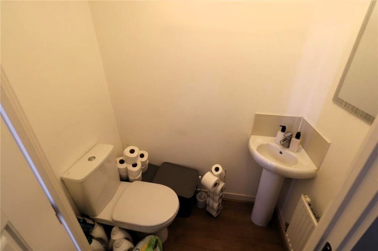 🌟Light-Filled Double Room in Friendly Professional House Share🤎E13!